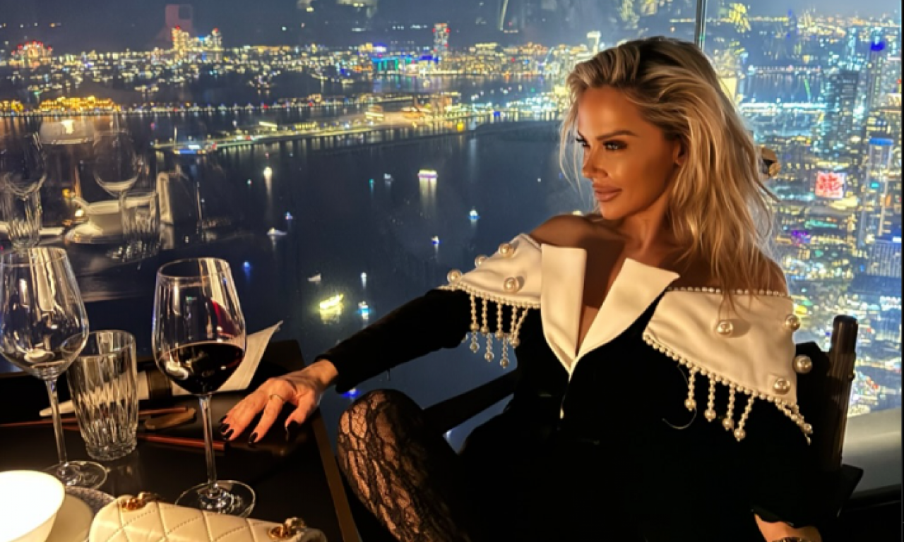 "NE ZNAM ŠTA JE PEGLA" – Najbogatija balkanska pevačica šokirala izjavom, a sin prvi put video mikser u gostima!