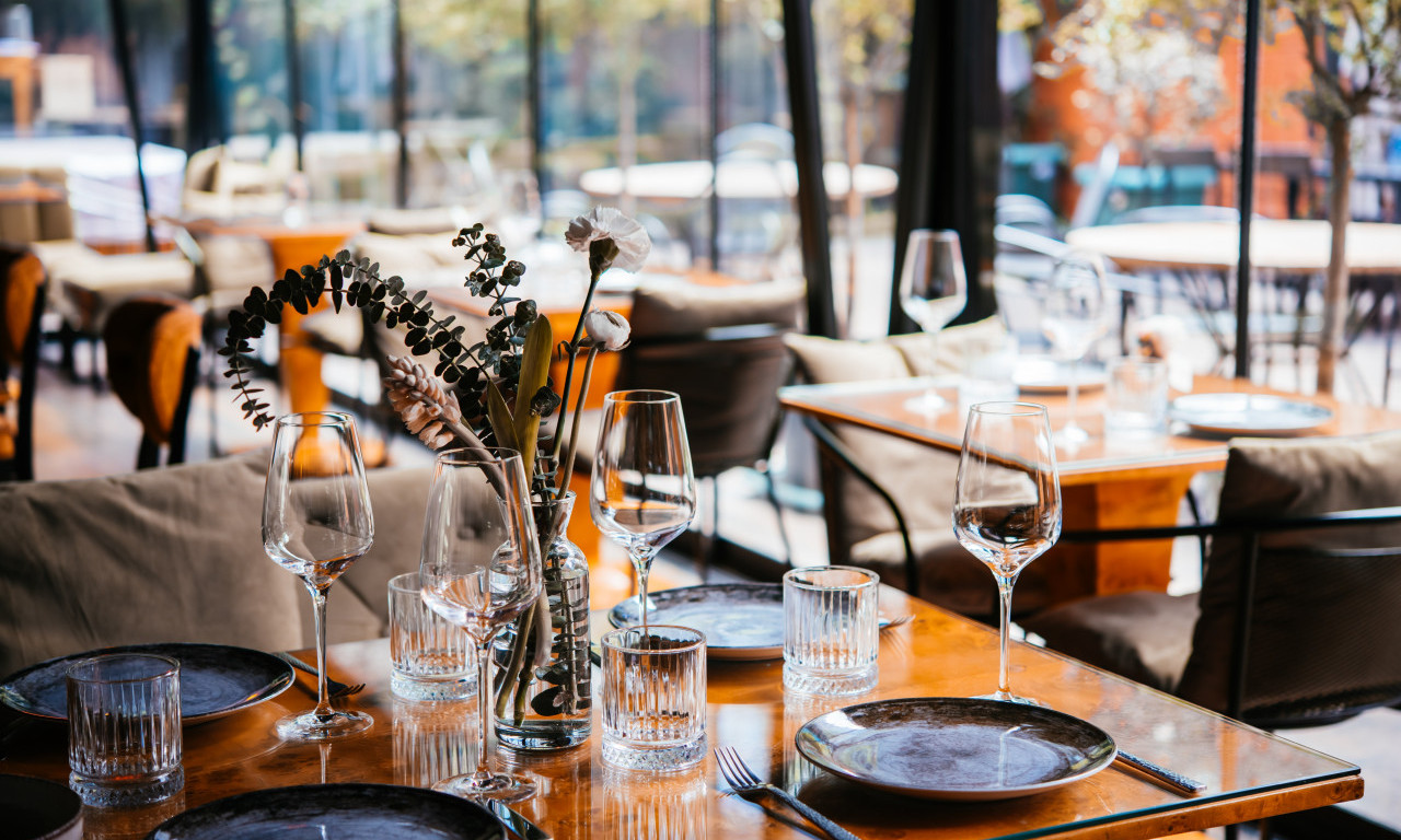 OBROK U VRHUNSKOM RESTORANU U NEMAČKOJ ISPOD 10 EVRA Da li će i srpski ugostitelji povući ovaj drastičan potez?