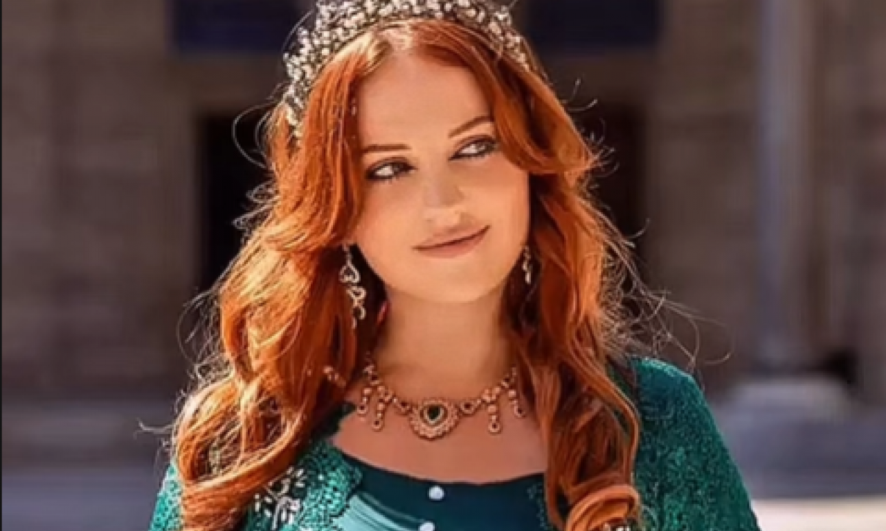 DVOJNICA HUREM ZALUDELA TIKTOK Jana zbunila i Merjem Uzerli, pogledajte kako je reagovala kada je videla (VIDEO)