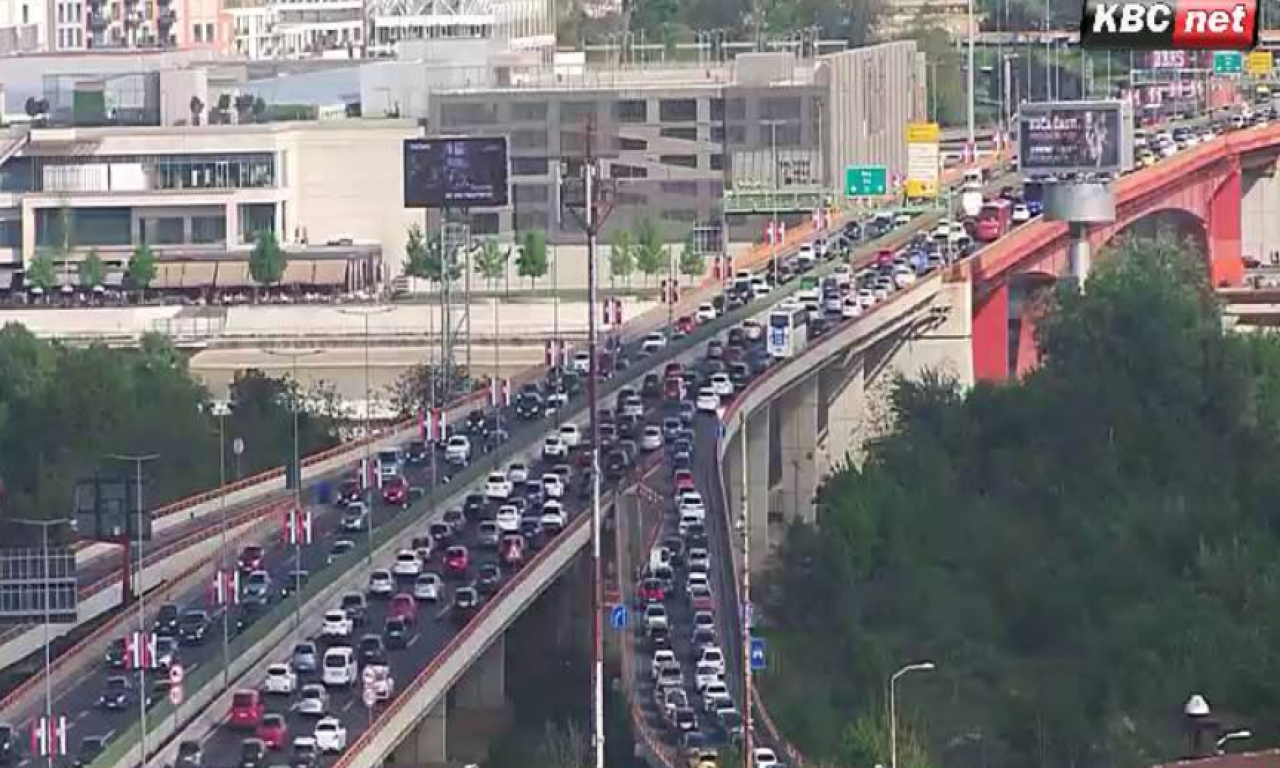 PAKLENE GUŽVE U BEOGRADU: Pogledajte kakvo je stanje na najprometnijim deonicama (FOTO)