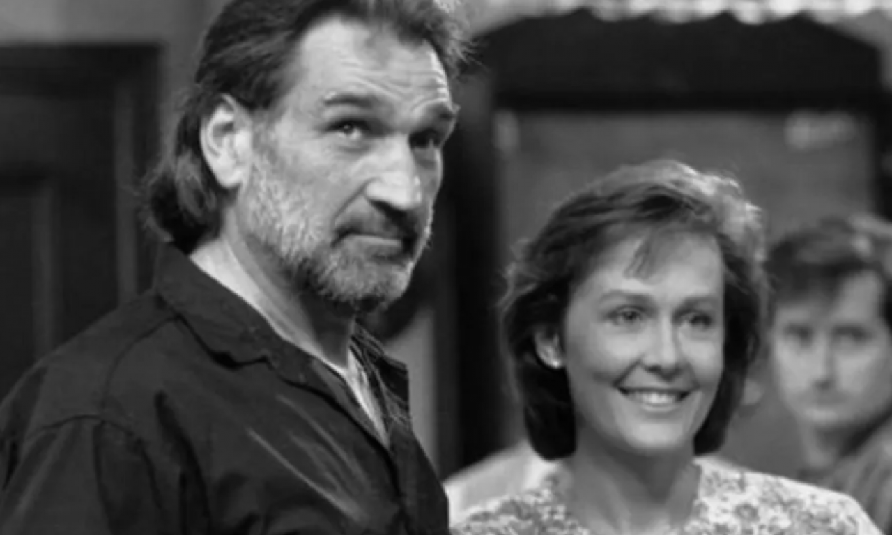 UMRO POZNATI GLUMAC: Bio je miljenik publike, a njegova majka je prava legenda