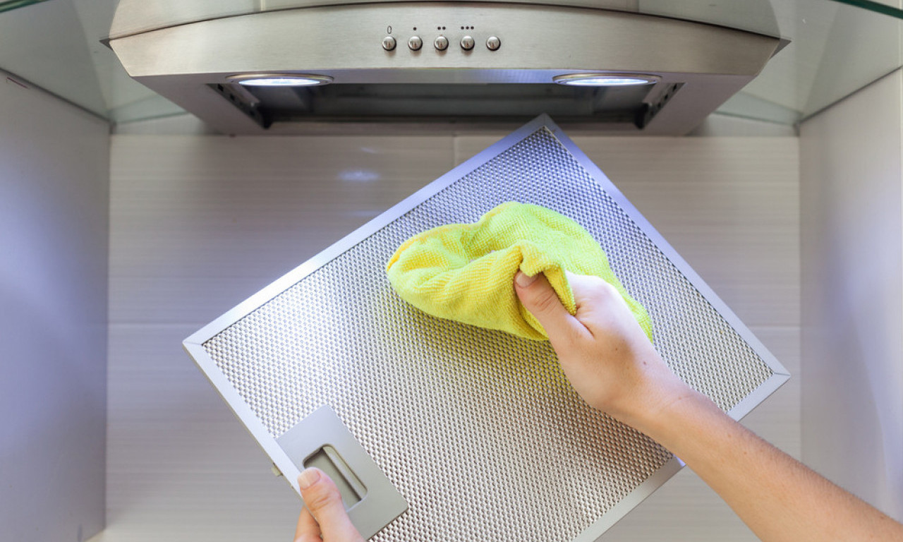 „REKLA MI KOMŠINICA, ČISTI ASPIRATOR KAO LUDO!" Probajte i vi , masnoća nestaje bez trljanja i hemije