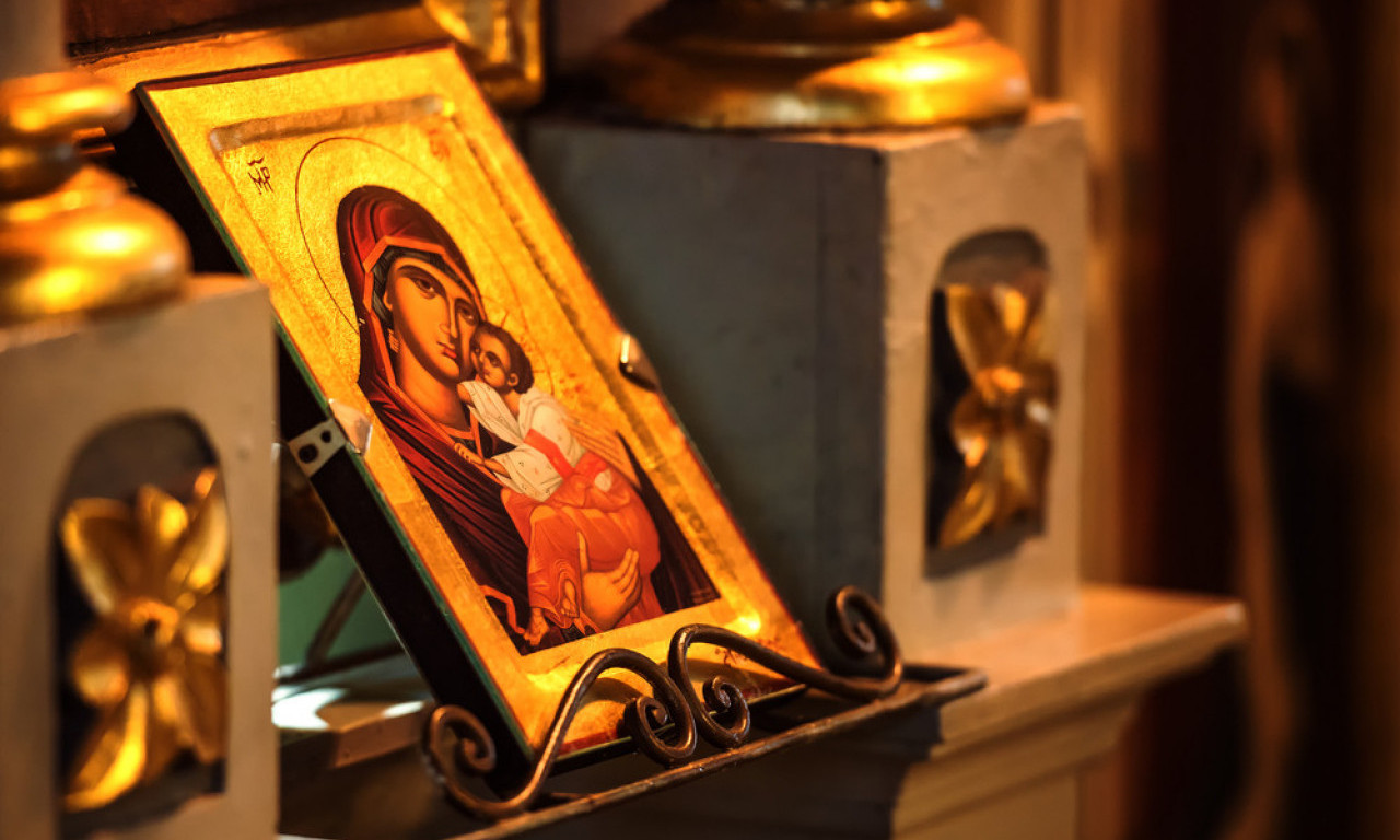 ZAVRŠILA NA SUDU Italijanka tvrdila da statua Bogorodice lije krvave suze - evo koja je kazna čeka