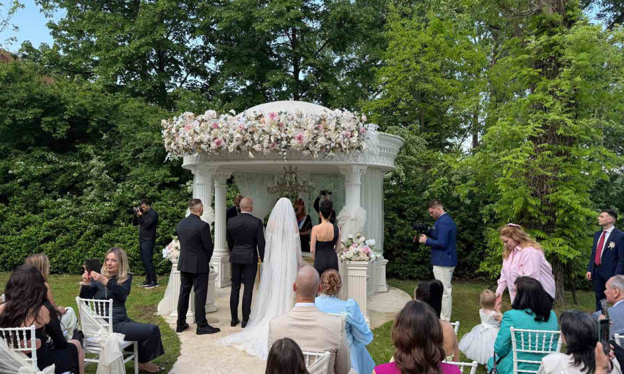 TRENUTAK KADA JE TEA TAIROVIĆ IZGVORILA "DA"! Venčanje iz bajke na obali Dunava, a prezime? (FOTO+VIDEO)