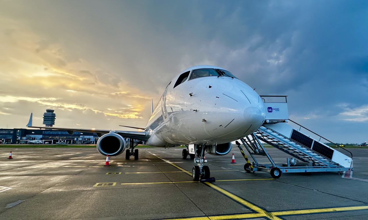 ER SRBIJA PROŠIRUJE FLOTU: Na aerodrom "Nikola Tesla" stigao novi avion! (FOTO)