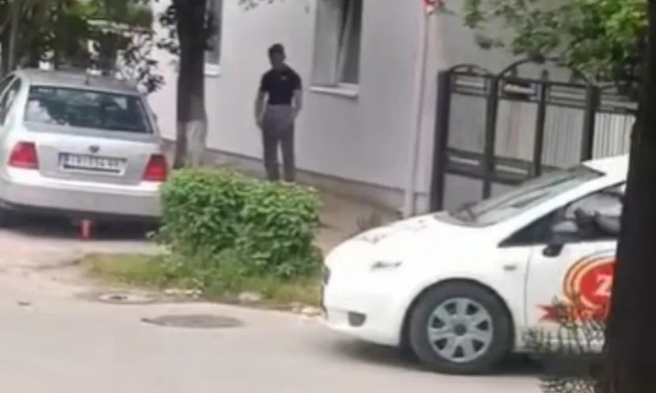 SVI GLEDAJU U VOZAČA NAKON NESREĆE U INĐIJI: Stisnuo pesnice, skače i ide u krug (VIDEO)
