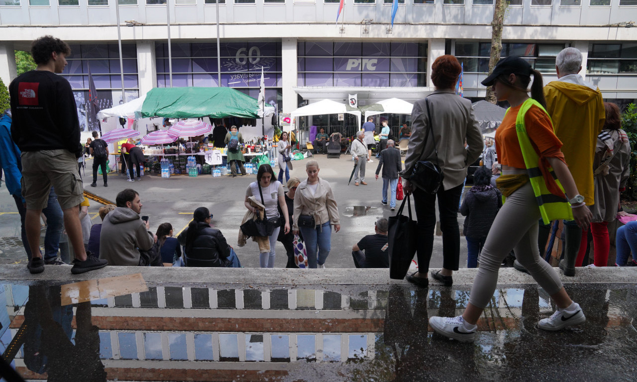 ČETRNAESTI DAN BLOKADE RTS Ispred zgrade u Takovskoj mali broj ljudi!