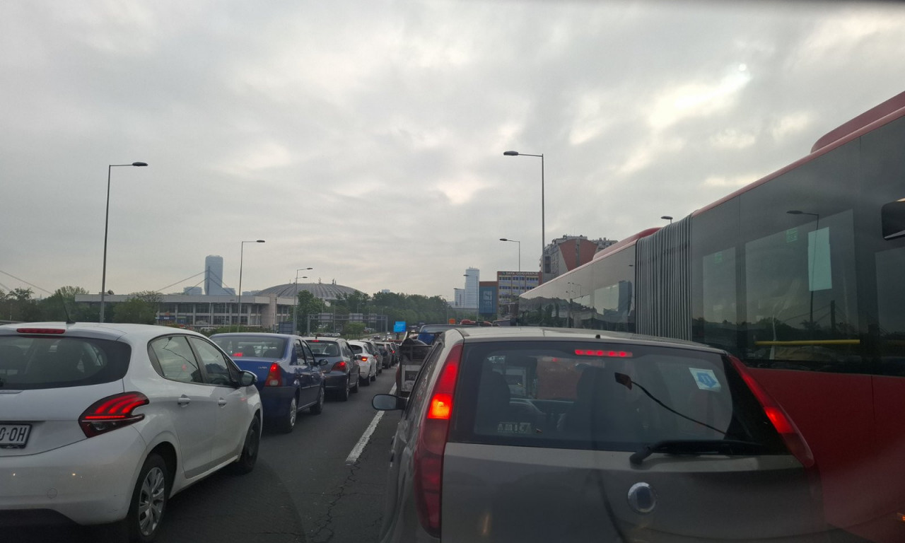 VOZAČI, ZAOBIĐITE OVAJ DEO BEOGRADA! Sve stoji već pola sata, građani očajni: Ma šta se to dešava? (FOTO)