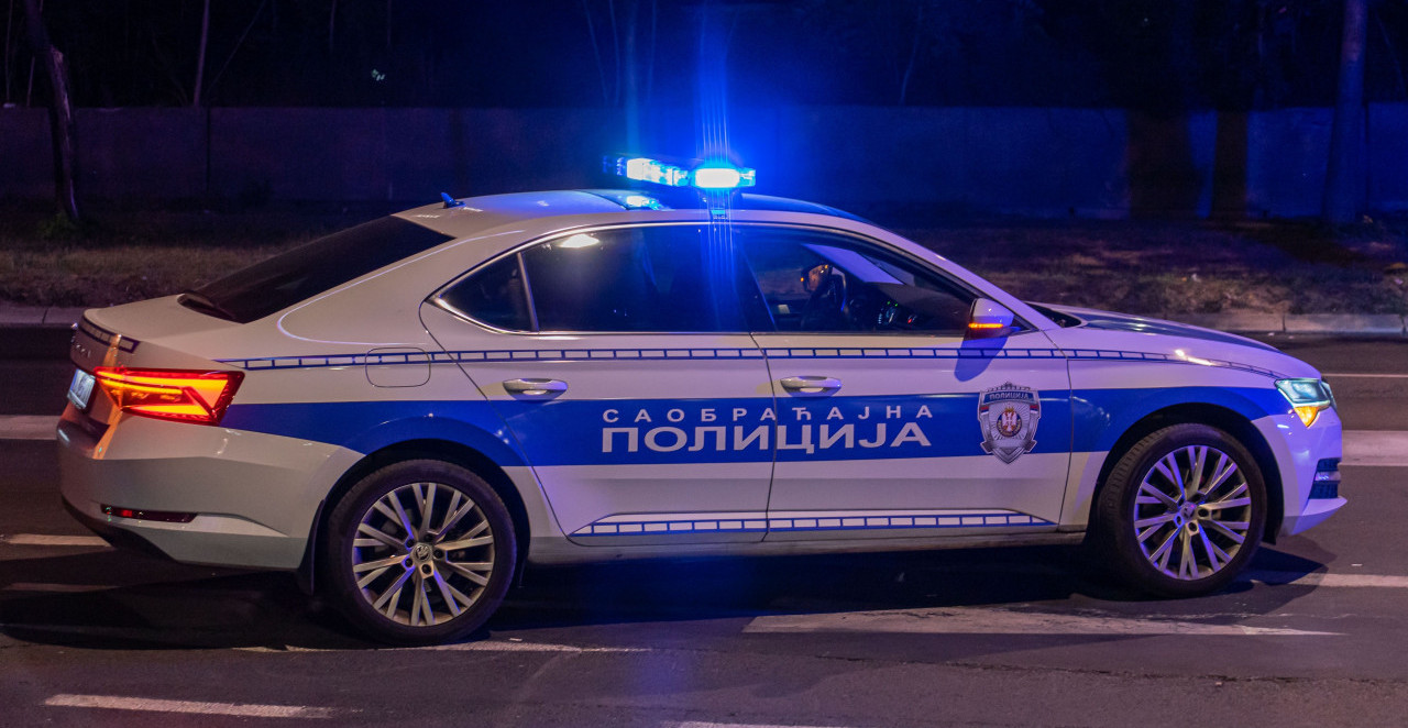 UŽAS NA IBARSKOJ MAGISTRALI Udario pešaka vozilom pa pobegao, muškarac teško povređen