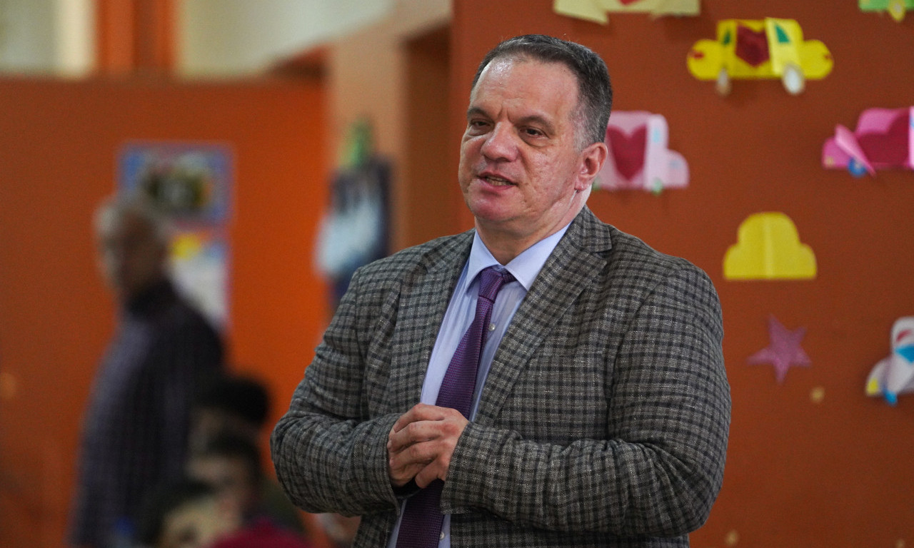 DEJAN VUK STANKOVIĆ OBRATIO SE ĐACIMA Ovo je probni test, šansa da đaci testiraju svoje znanje i veštine