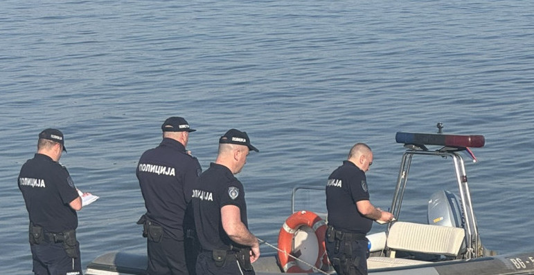 MUŠKARAC (34) SKOČIO SA PANČEVAČKOG MOSTA! Opirao se spasavanju