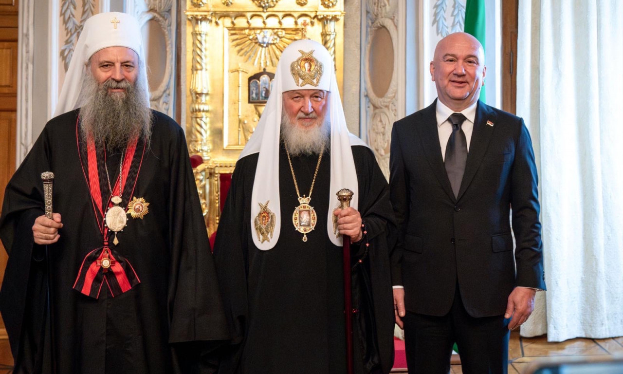 PATRIJARHU URUČEN POČASNI DOKTORAT Liturgiji kod Moskve prisustvovao ministar Popović (FOTO)