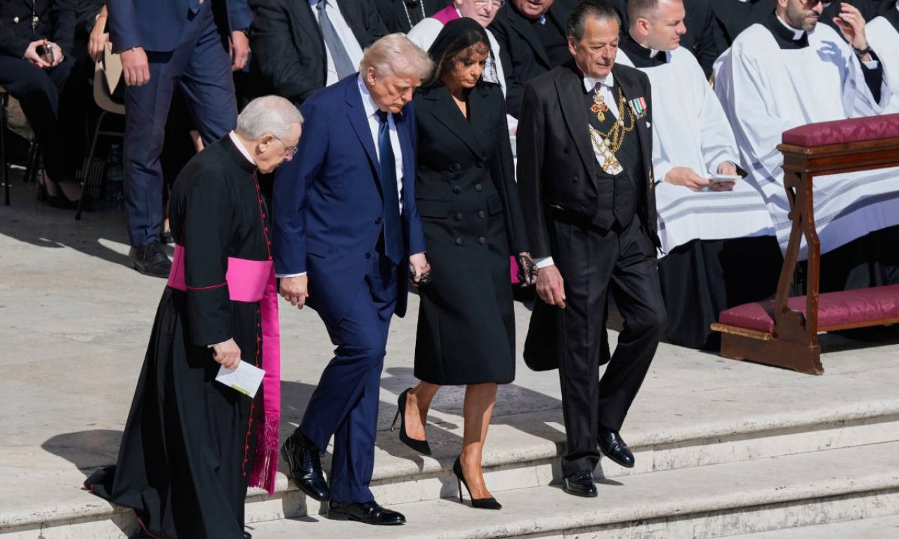 NA PAPINOJ SAHRANI NIJE BILA PRAVA MELANIJA TRAMP? Pojavile se bizarne teorije zavere (FOTO)