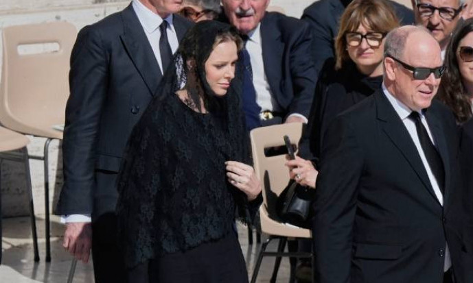 EVROPSKI KRALJEVIĆI NA PAPINOJ SAHRANI Pojavljivanje "tužne princeze" izazvalo najveće interesovanje (FOTO+VIDEO)