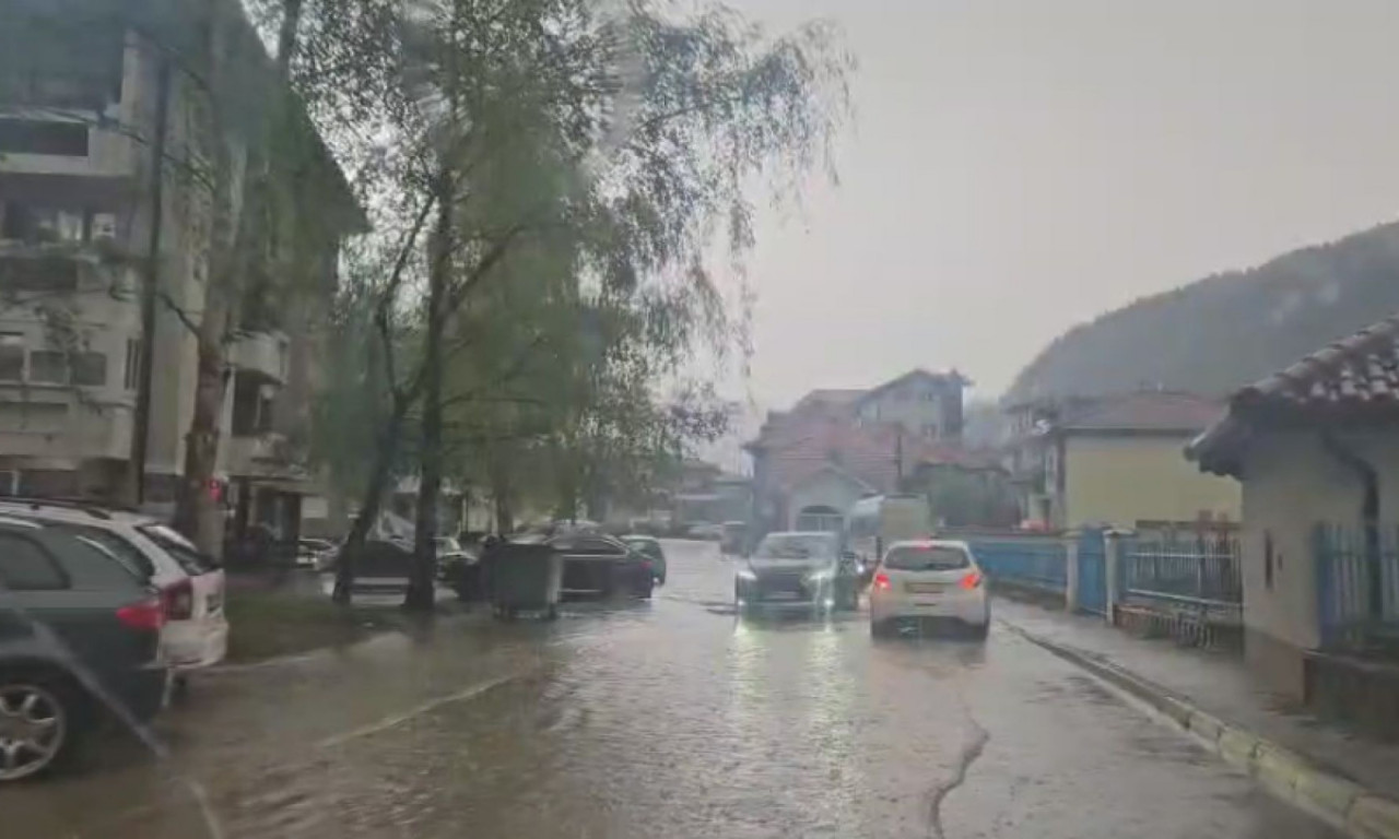 NEVREME NAPRAVILO HAOS U PRIJEPOLJU Ulice pod vodom, saobraćaj otežan (FOTO/VIDEO)