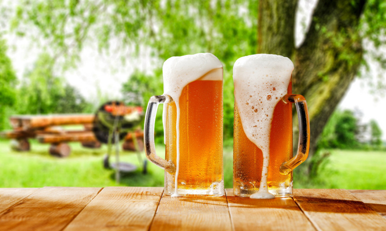 BRZI TRIKOVI ZA HLADNO PIĆE NA LIVADI Jer vruće pivo nije opcija za Prvi maj