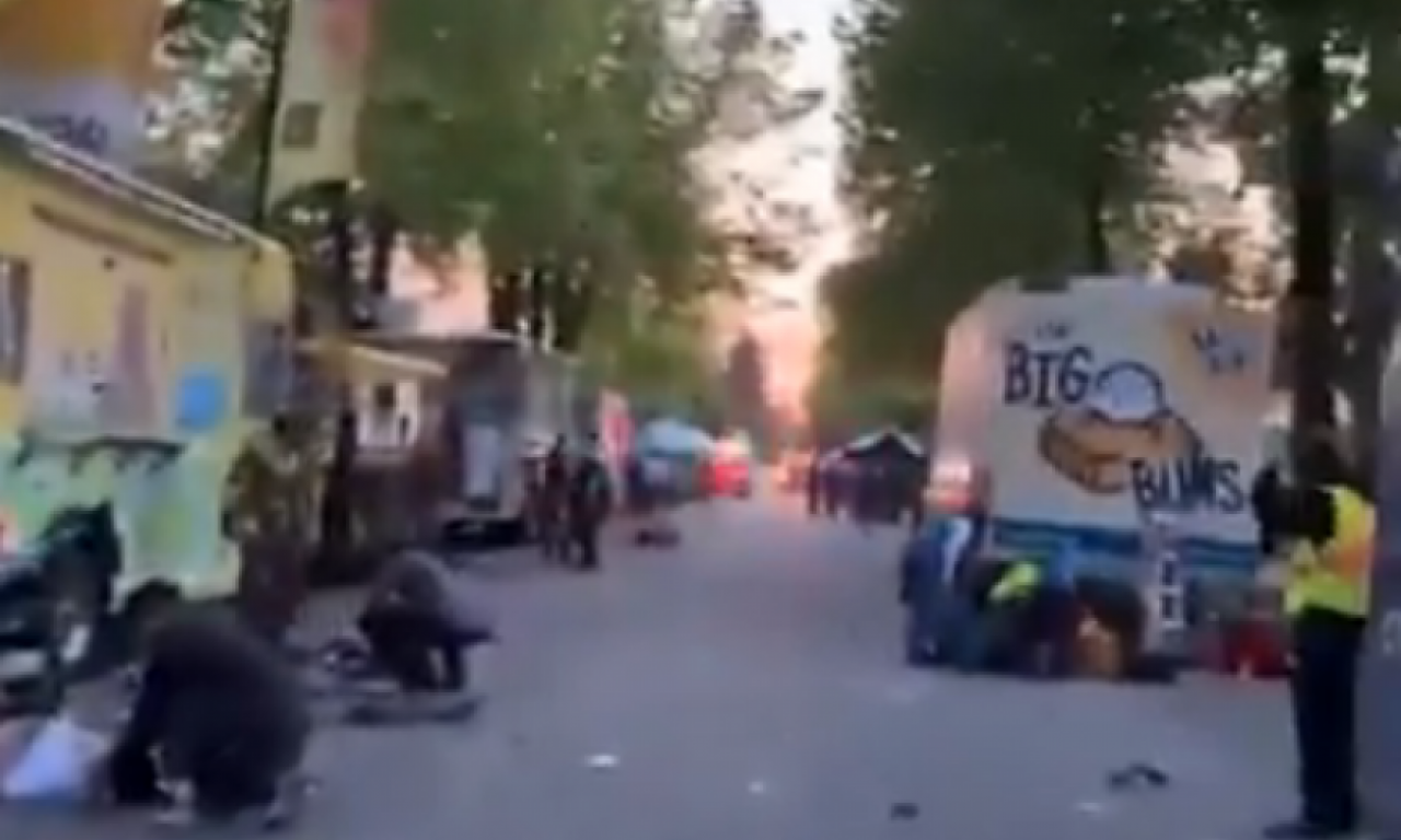 VOZILO ULETELO U MASU NA FESTIVALU U KANADI Oboreni ljudi leže na zemlji, ima mrtvih (UZNEMIRUJUĆI VIDEO)