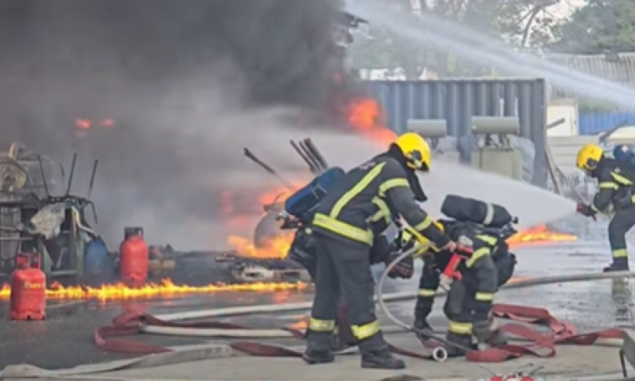 LOKALIZOVAN POŽAR U NOVOM SADU: Vatra buknula u poznatoj kompaniji, vatrogasci brzo reagovali! (VIDEO)