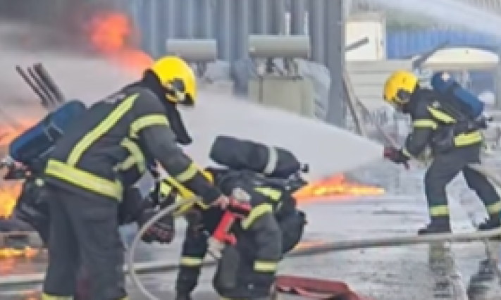 GORI AUTOBUS KOD BUBANJ POTOKA: Odjekuju i  eksplozije! (VIDEO)