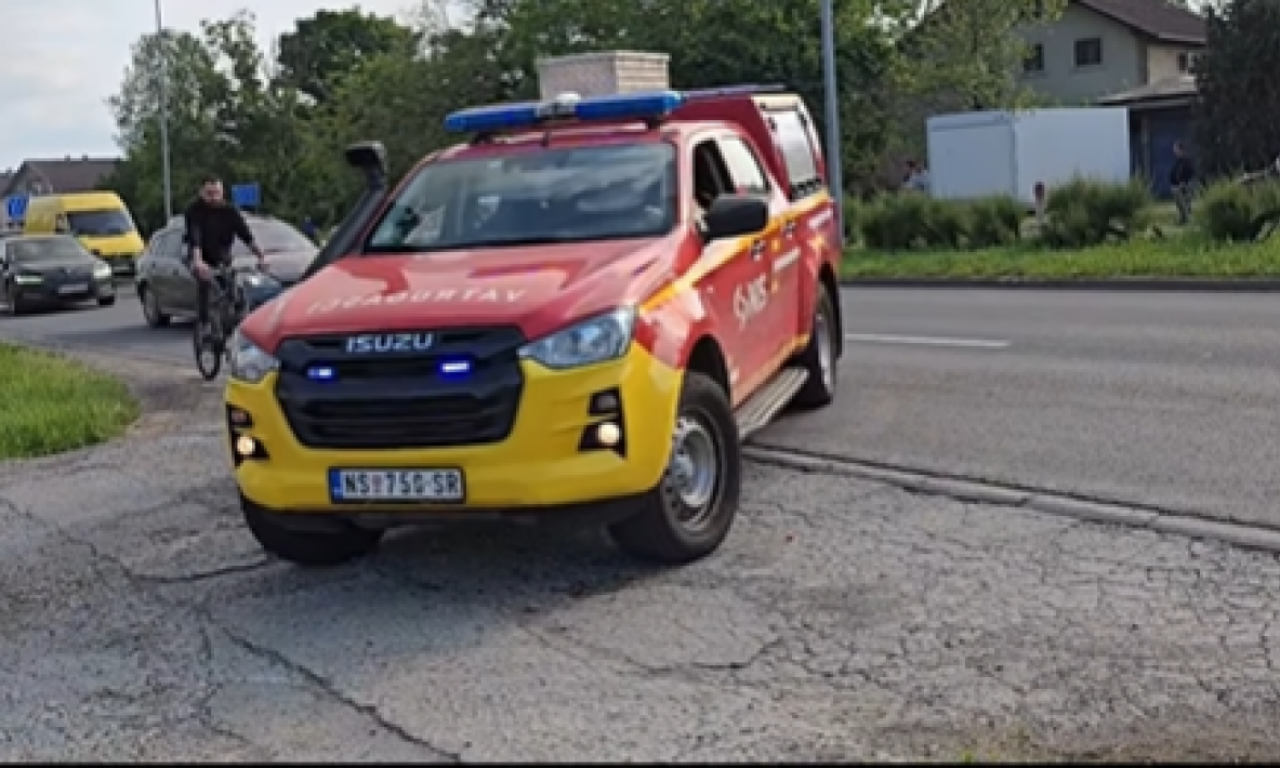 VATROGASNA VOZILA PRISTIZALA U KOLONAMA: Snimak iz Novog Sada govori koliko je bio ozbiljan požar!