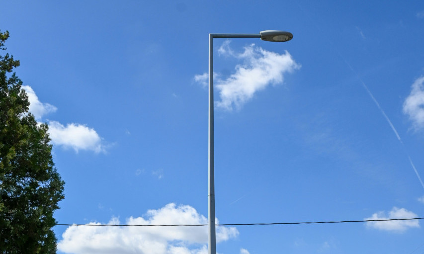 PALA BANDERA KOD OSNOVNE ŠKOLE U ALEKSINCU! Nadležni na terenu (FOTO)