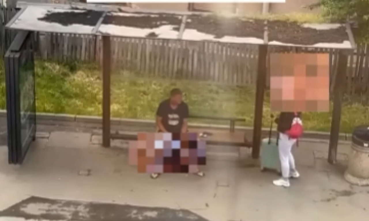 IZVADIO POLNI ORGAN USRED BEOGRADA, PA URADIO NEŠTO ODVRATNO Devojka doživela užas - a ljudi samo snimaju? (VIDEO)