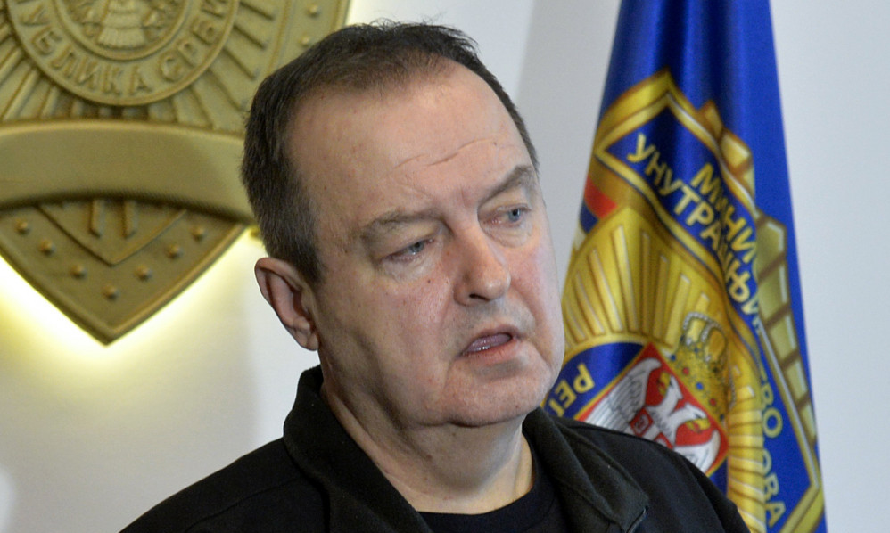 DAČIĆ SE OBRATIO GRAĐANIMA "Policija je bila napadnuta u Novom Sadu, dekan je povređen!" (VIDEO)