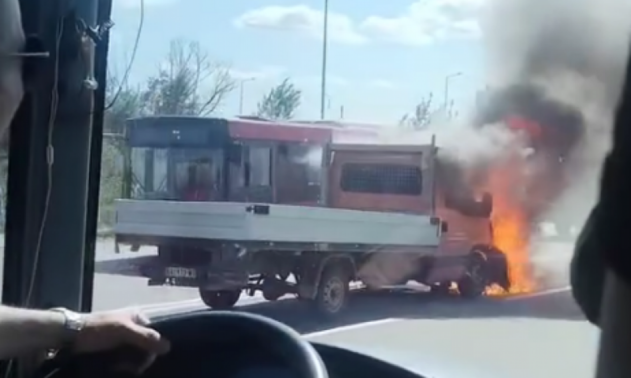 GORI KAMION NA OBRENOVAČKOM PUTU: Plamen prestravio vozače na ovoj deonici - pogledajte jeziv snimak! (VIDEO)