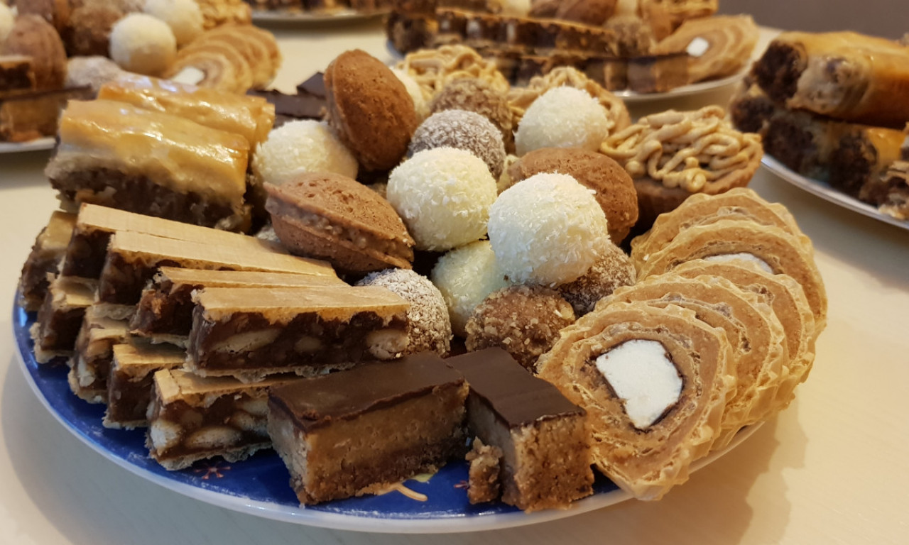 POSNI DOMAĆINSKI KOLAČI ZA SLAVU Slatkiši koje volimo rado da probamo