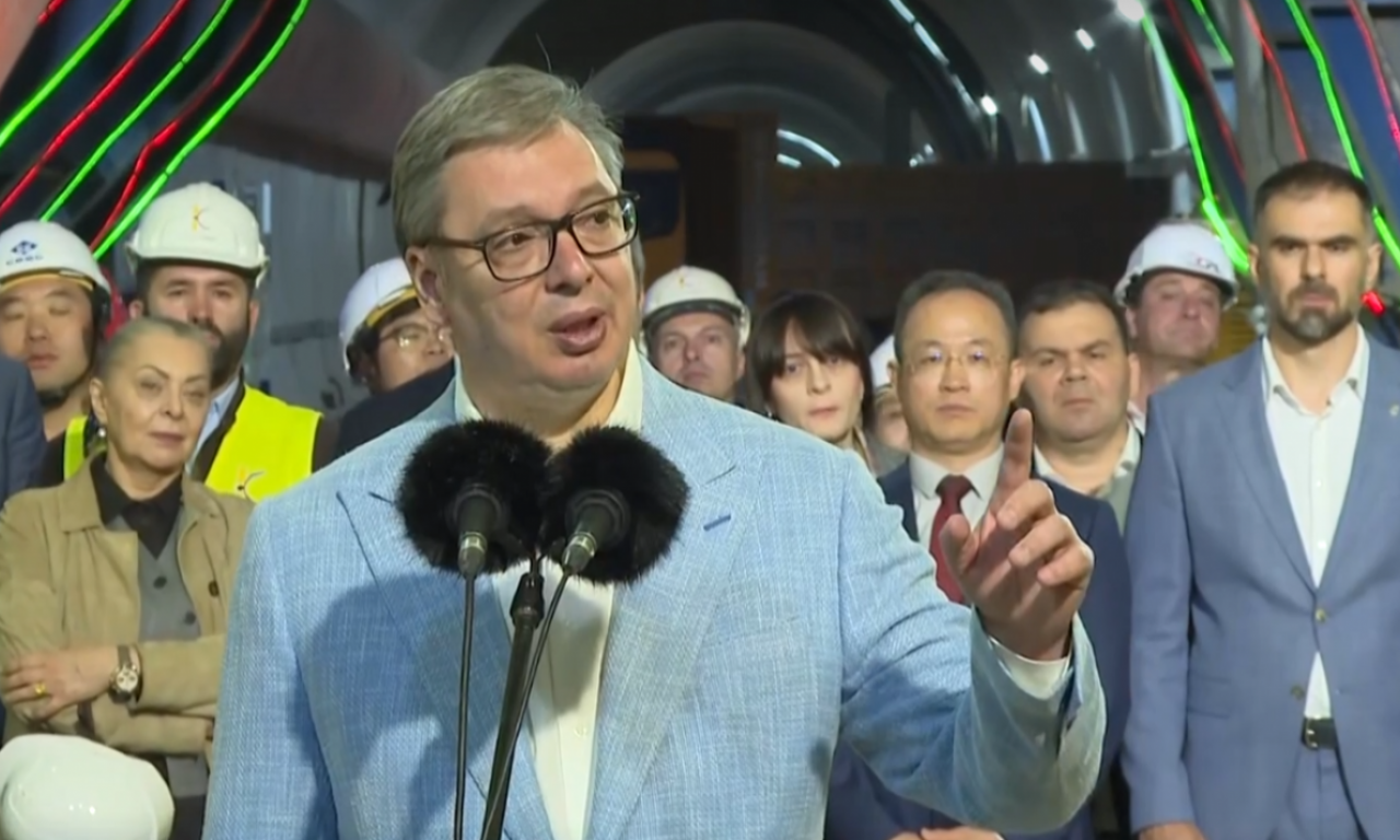 OBILAZAK RADOVA NA TUNELU "IRIŠKI VENAC" Vučić ponosan: "Urađeno je više auto-puteva nego za vreme Tita" (VIDEO)