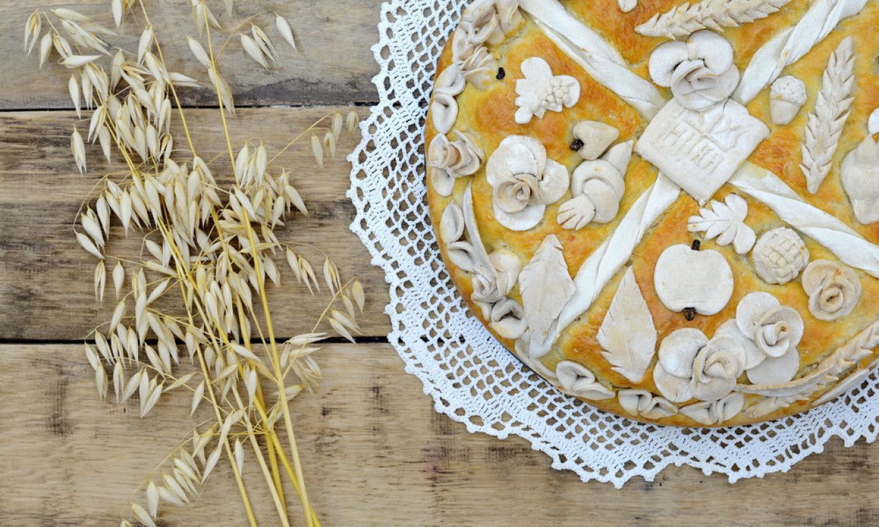 KRST, PTICE, KLAS I VINOVA LOZA Evo kako da napravite slavski kolač s blagoslovom (ZNAČENJA I RECEPT)