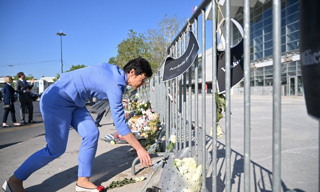 MARTA KOS NA ŽELEZNIČKOJ STANICI U NOVOM SADU Odala poštu žrtvama pada nadstrešnice (FOTO)