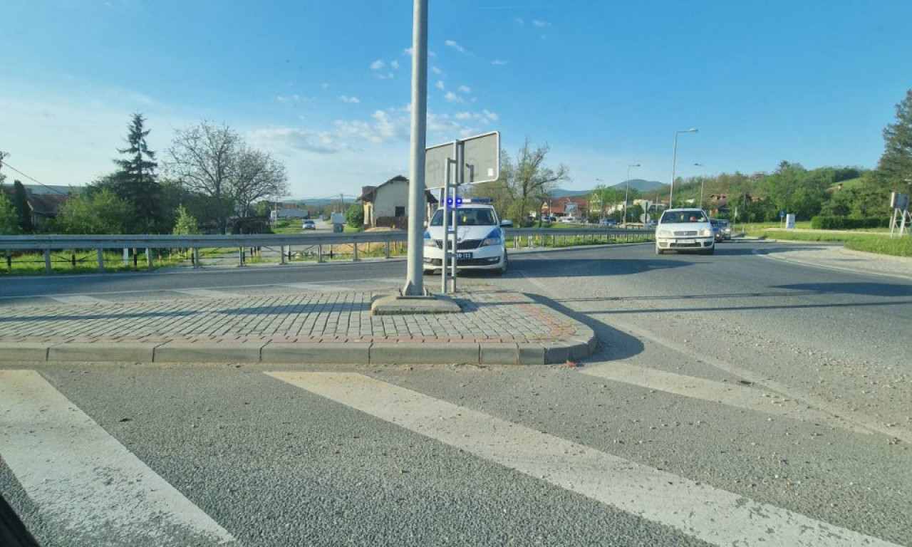 IZGOREO AUTOMOBIL U TUNELU ŠARANI Stvaraju se zastoji ka Beogradu(FOTO/VIDEO)