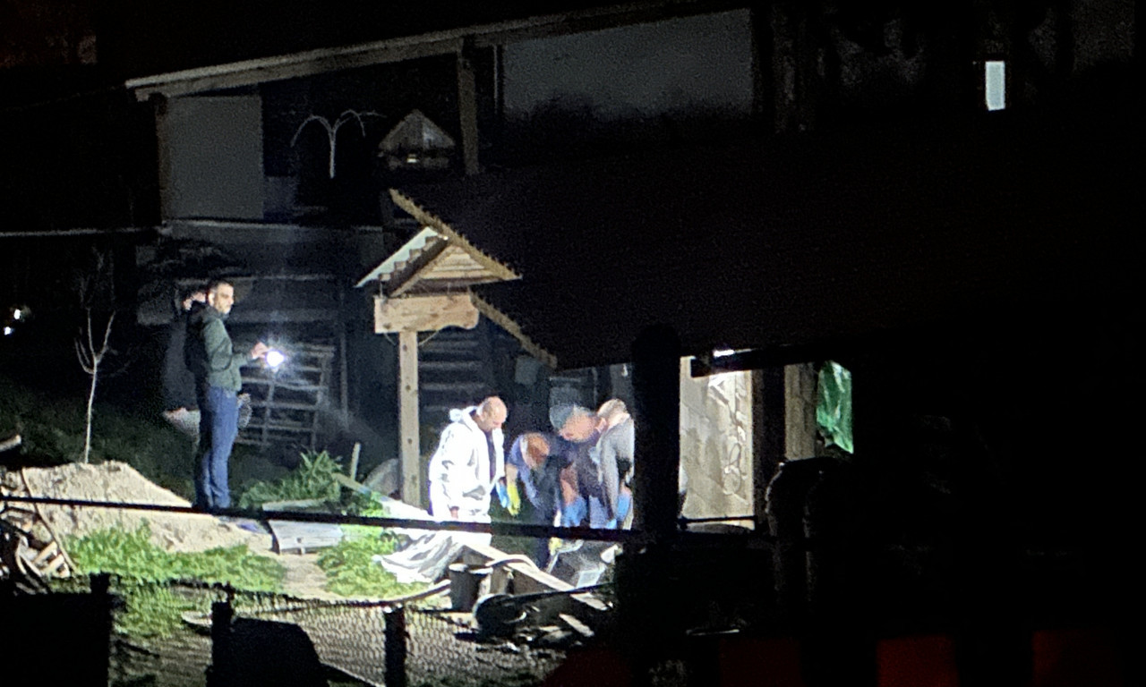 VELIKI BROJ MEŠTANA U LJUBOSELU, STIGAO I SVEŠTENIK Prve slike sa mesta nezapamćene tragedije u Topoli (FOTO)