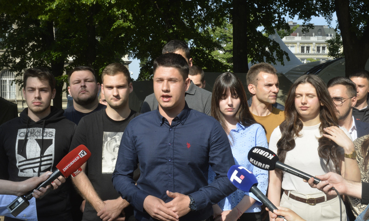 STUDENTI KOJI ŽELE DA UČE SE OBRATILI IZ PIONIRSKOG PARKA: Iz dana u dan imamo sve veću podršku naroda (VIDEO)