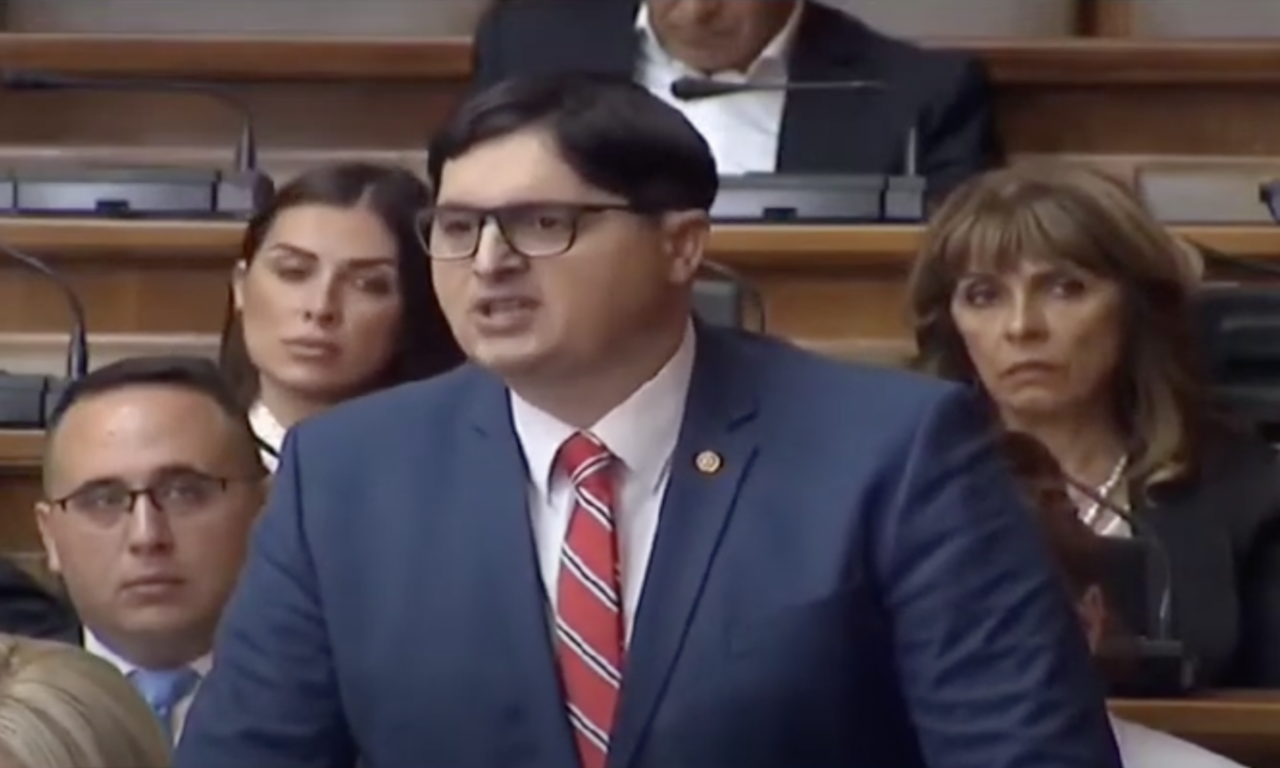 NAPADNUT POSLANIK UGLJEŠA MRDIĆ Uhapšena žena koja mu je pretila smrću!