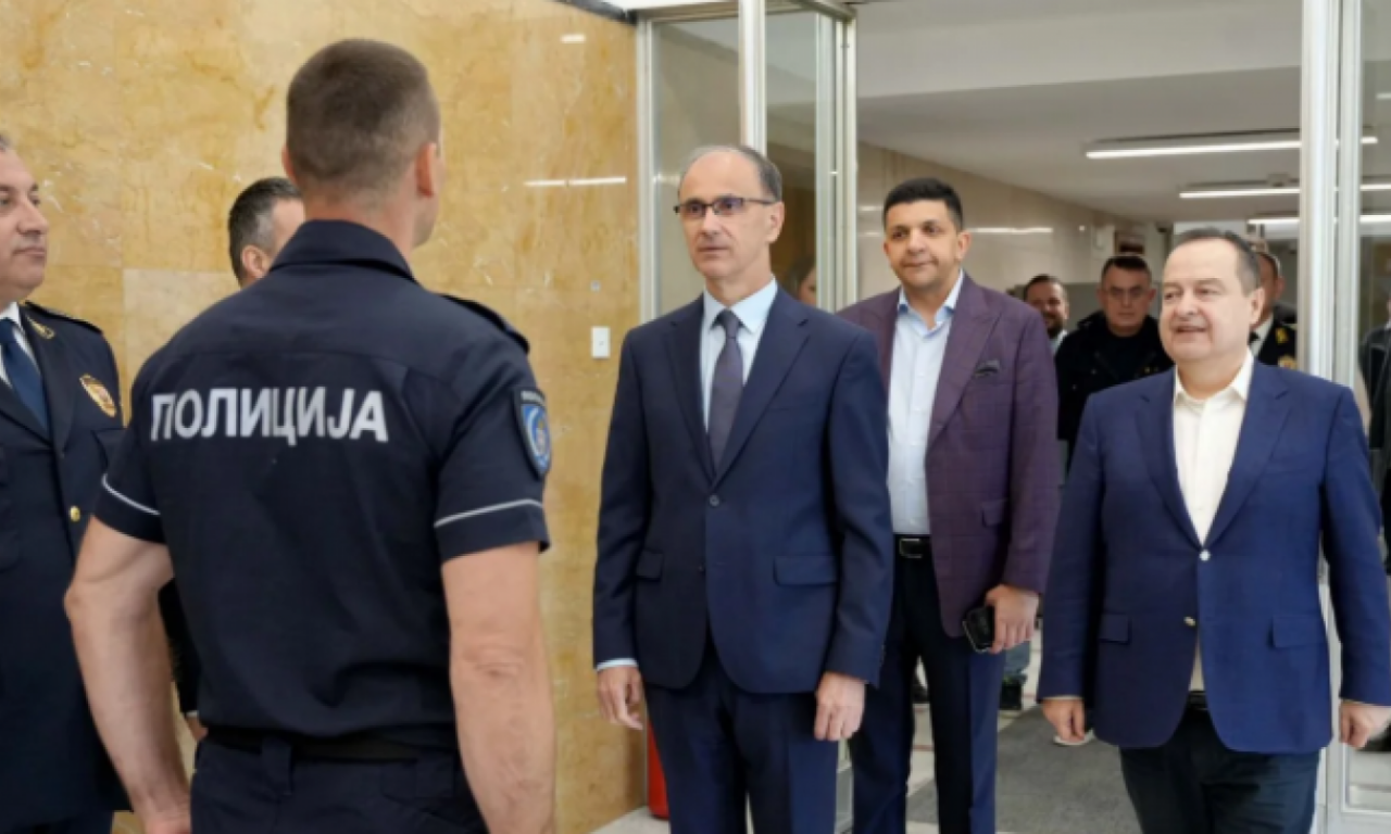 MACUT I DAČIĆ RADNO I ZA PRVI MAJ Premijer i ministar u poseti Komandno-operativnom centru MUP-a (FOTO+VIDEO)