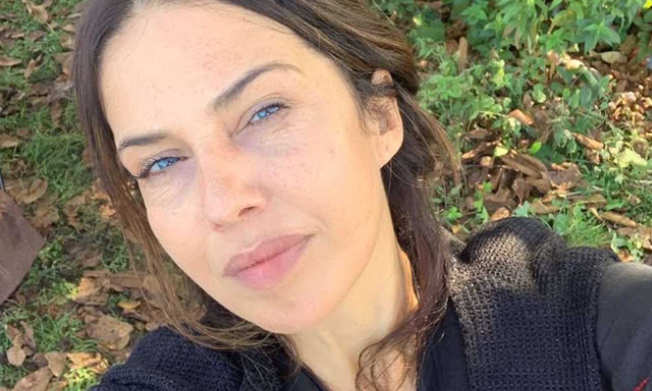 NATAŠA NINKOVIĆ POKAZALA SVOJ RAJ U TREBINJU: Sve u cveću i zelenilu, ali jedna stvar svima je zapala za oko! (FOTO)