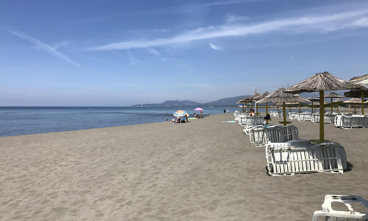 UMRO POLITIČAR NA PLAŽI U GRČKOJ! Samo se srušio