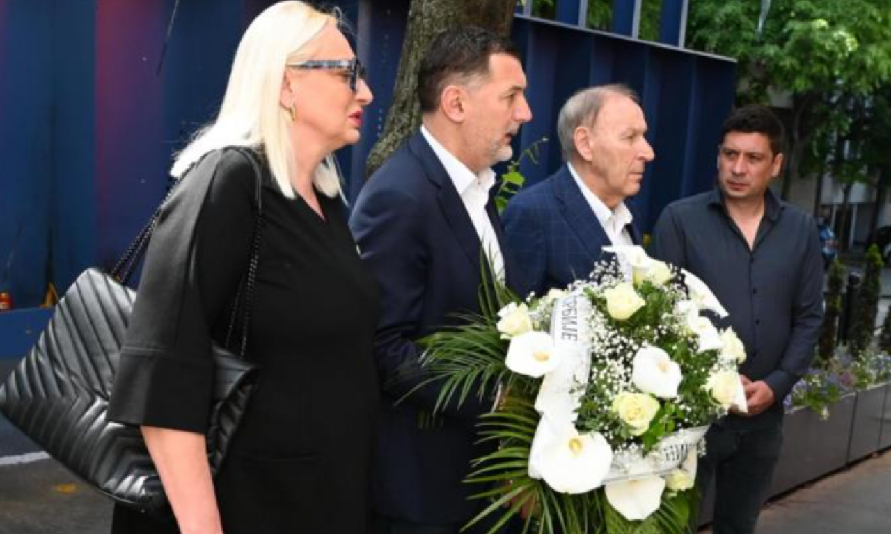 CELA SRBIJA DANAS PLAČE, KAO DA SEKUND NIJE PROŠAO I delegacija FSS odala počast žrtvama "Ribnikara" (FOTO)