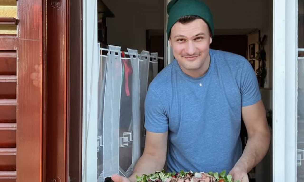 VODITELJA "DNEVNIKA" NAPALI NAVIJAČI U SPLITU Supruga otkrila dramu – pokazivao slike dece da spasi glavu (FOTO)