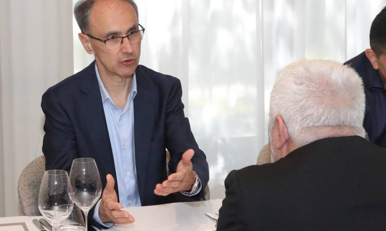 PREMIJER MACUT NA RADNOM RUČKU SA MINISTRIMA Dogovoreni prioriteti za efikasniji rad Vlade (FOTO)