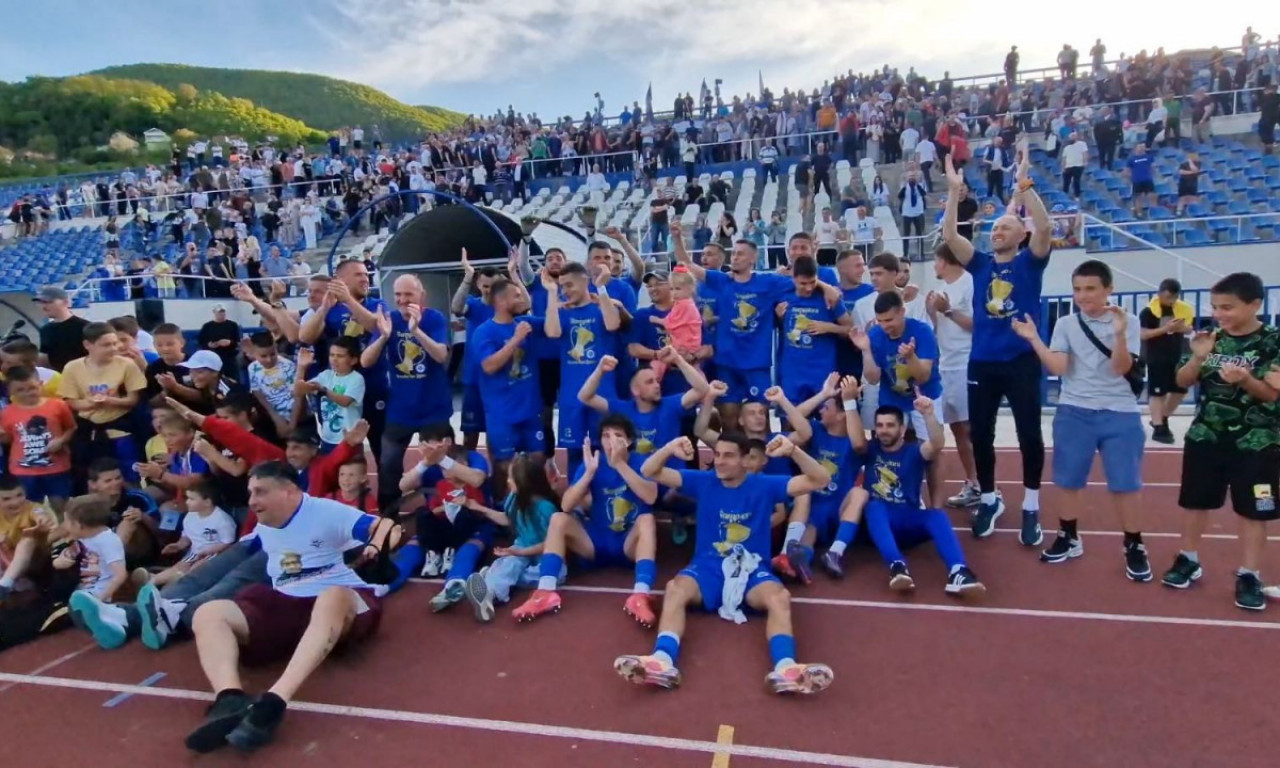 ISTORIJA ISPISANA U PRIBOJU: FAP ušao u Prvu ligu Srbije posle 50 godina, navijači provozali kamion (FOTO/VIDEO)