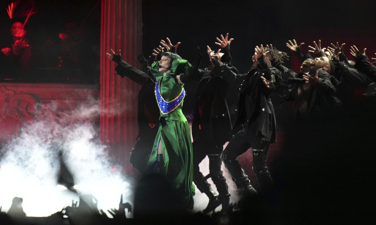 VIŠE OD DVA MILIONA LJUDI, LUDAČKA ATMOSFERA... Zavirite na koncert Lejdi Gage kojim je zgazila Madonu (VIDEO)