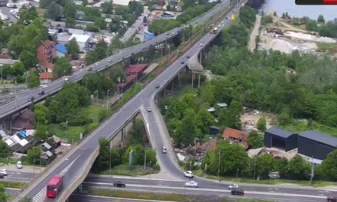 JOŠ UVEK NEMA GUŽVI U PRESTONICI Iz ovog pravca ipak primetniji saobraćaj u odnosu na pre nekoliko sati (FOTO)