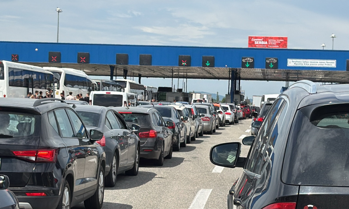 "PLATU BIH DAO ZA JEDNO HLADNO PIVO..." Pao sistem, a i strpljenje na granici! Vozač za K1info o kolapsu: Čekamo satima!
