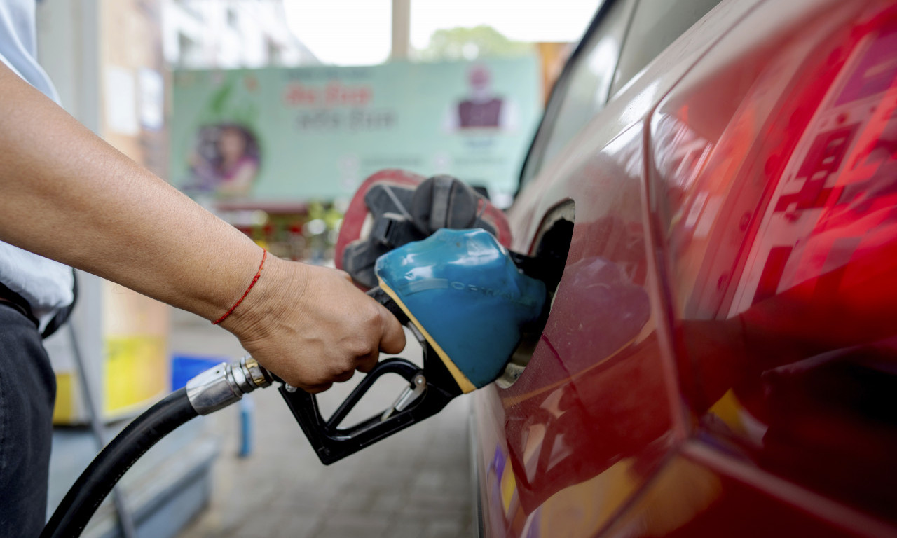 VLADA PRODUŽILA UREDBU KOJOM OGRANIČAVA CENE GORIVA Evo do kada važi i na koje gorivo se odnosi