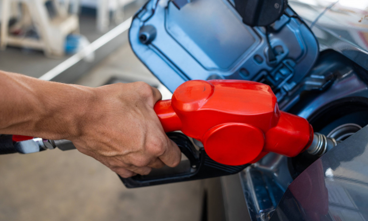 STIGLE NOVE CENE GORIVA! Evo šta čeka vozače na pumpama