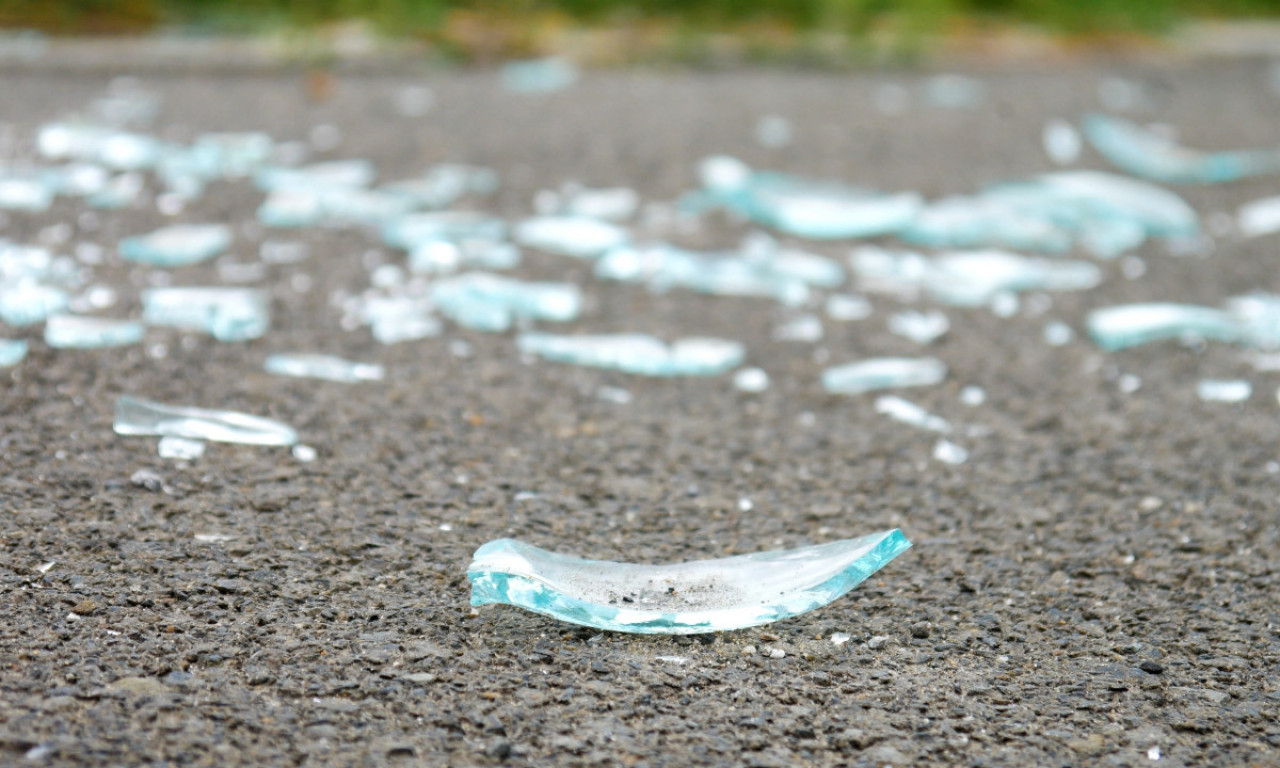 SLOMLJENA STAKLA NA PROSTORIJAMA SNS U KRAGUJEVCU Evo saopštenja GO tim povodom