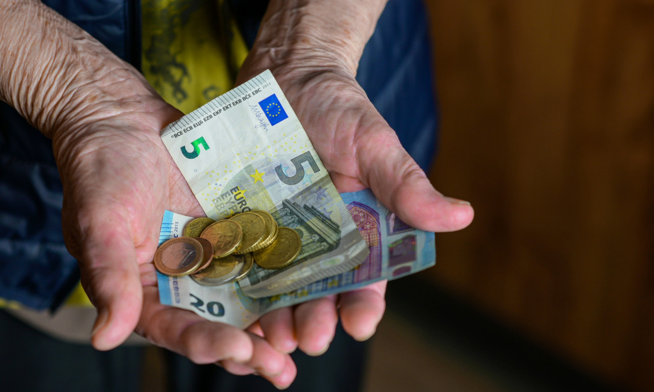 DOBRA VEST ZA PENZIONERE IZ KOMŠILUKA! Stiže isplata: Evo ko ima pravo na novac